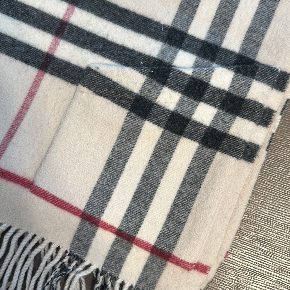 Oversized Burberry Scarf classic plaid with Pockets Merino Wool and Cashmere - Picture 2 of 4